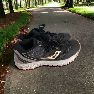 Saucony Women’s Guide‎ ISO 2 Running Shoe Purple & Black Size 5M